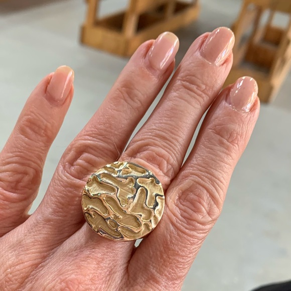 Gold Colour Stretch-band Cocktail Ring - Picture 1 of 1